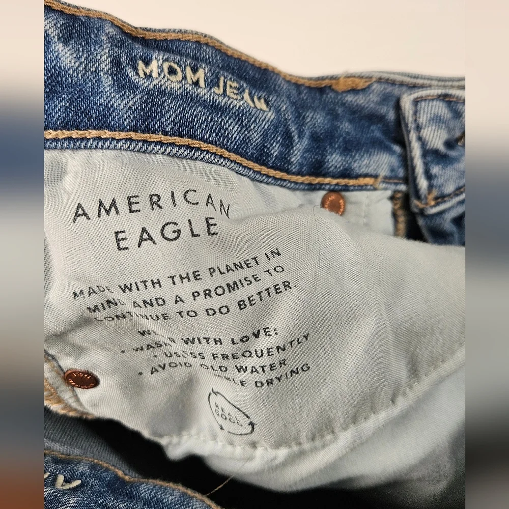 American Eagle Outfitters Strigid Ripped Mom Jean In Blue - Picture 4 of 8